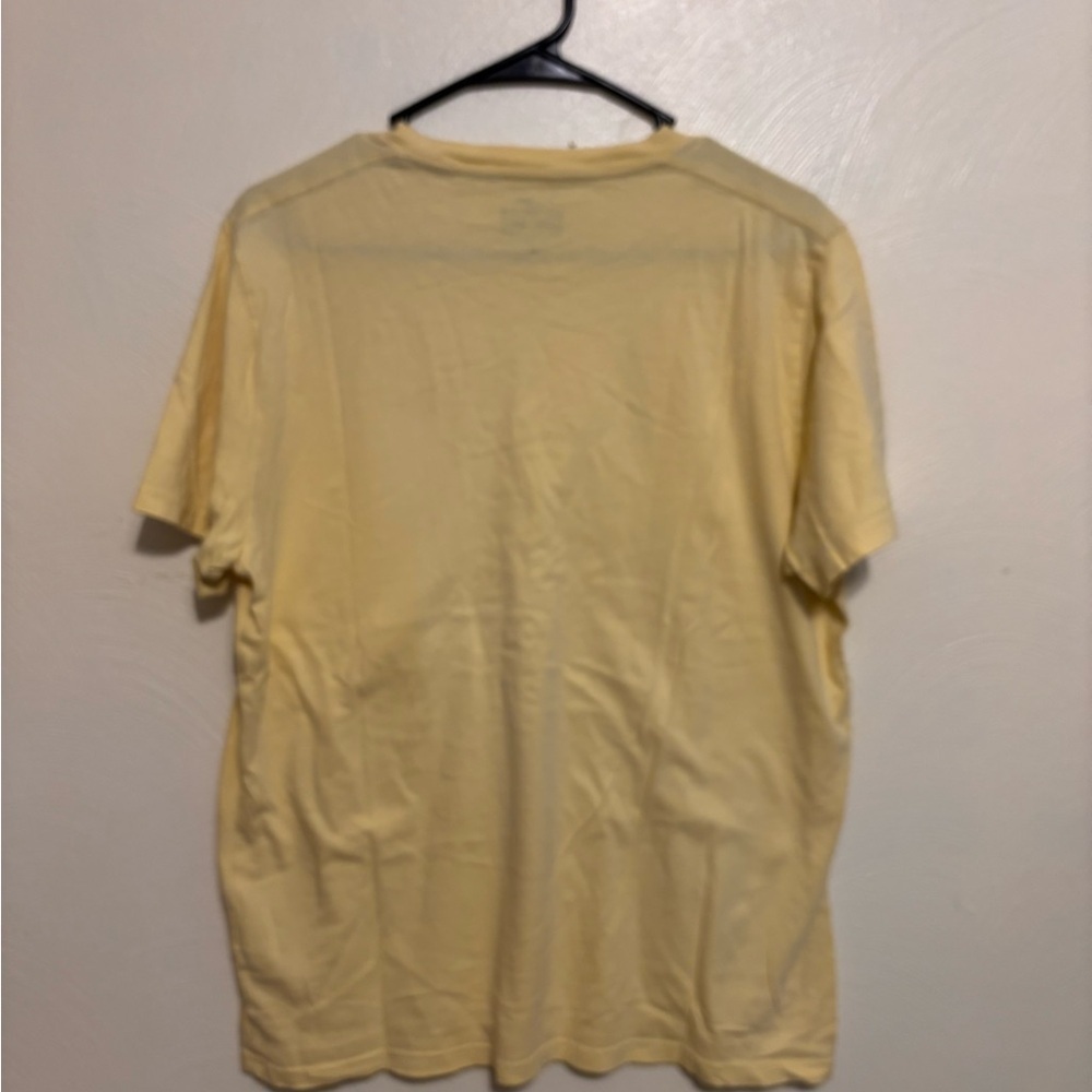 Hollister Men's Light Yellow Short Sleeve Tee - Picture 7 of 7